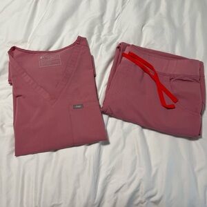 FIGS Scrub Set in Chalk Pink - Top XXL, Pants XL